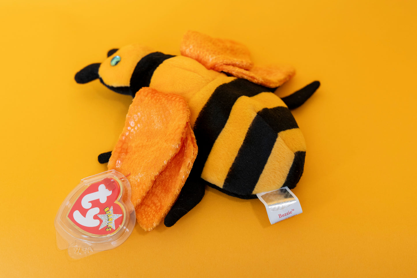 Buzzie (Bee) - TY Beanie Babies - Tag in Protector - Excellent Condition