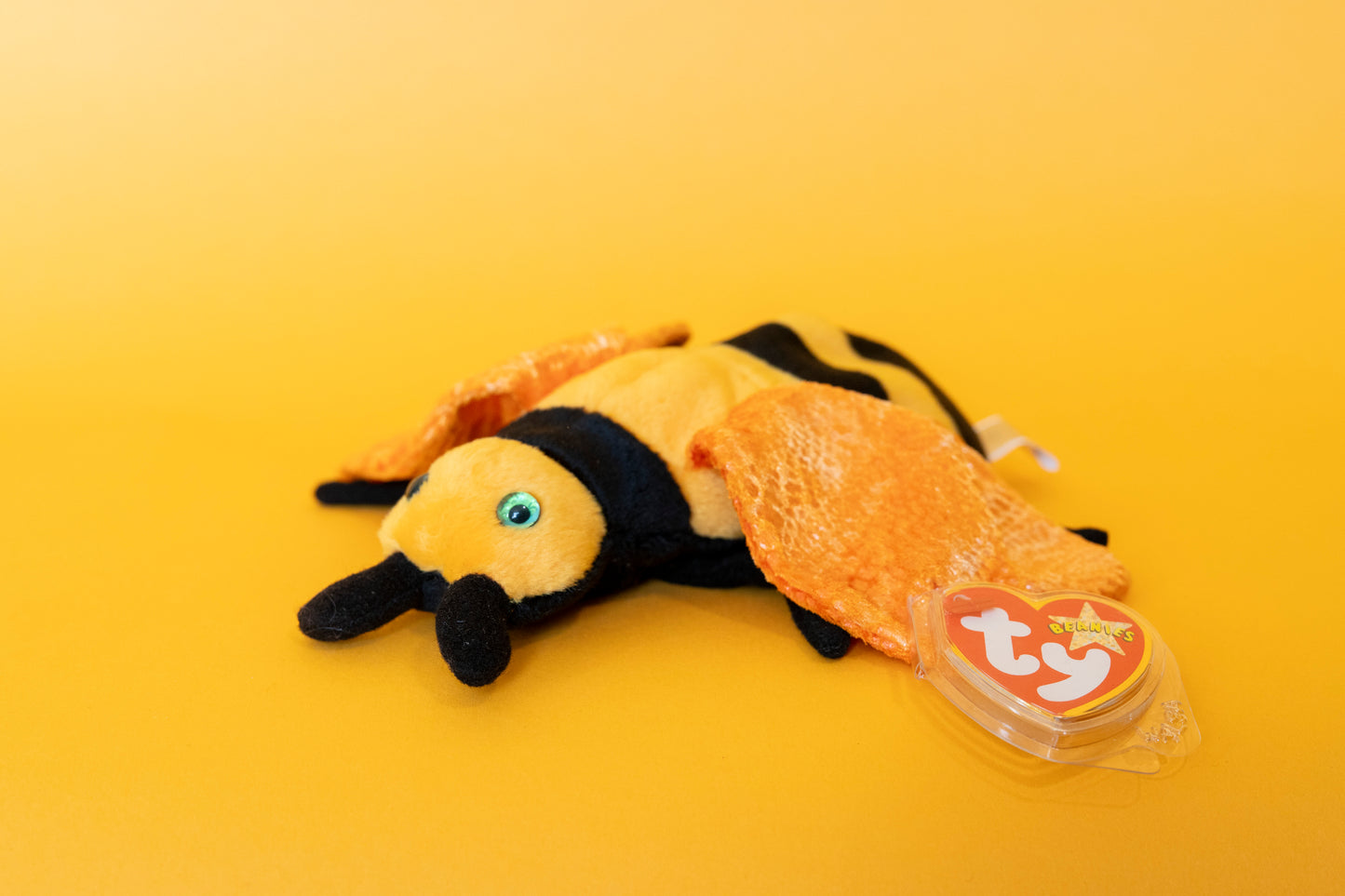 Buzzie (Bee) - TY Beanie Babies - Tag in Protector - Excellent Condition